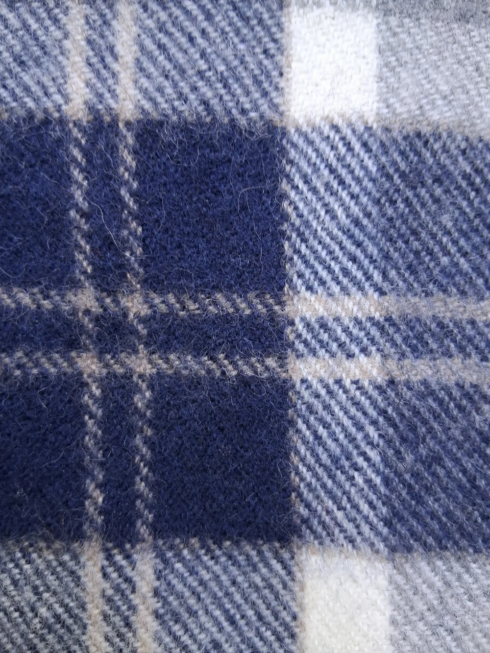 Brooks Brothers Blue Plaid Lambswool Scarf With Tassles Made In Scotland 11.5x62